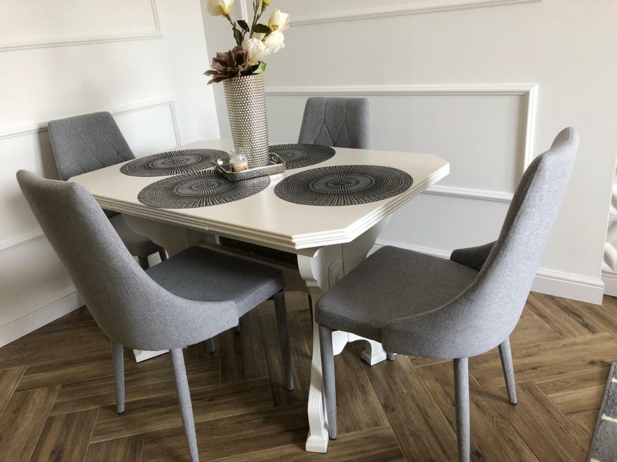 Family & Business Elegant Apartments Ul Warszawska - 2 Bedroom, Balcony, Parking Kielce Exterior foto