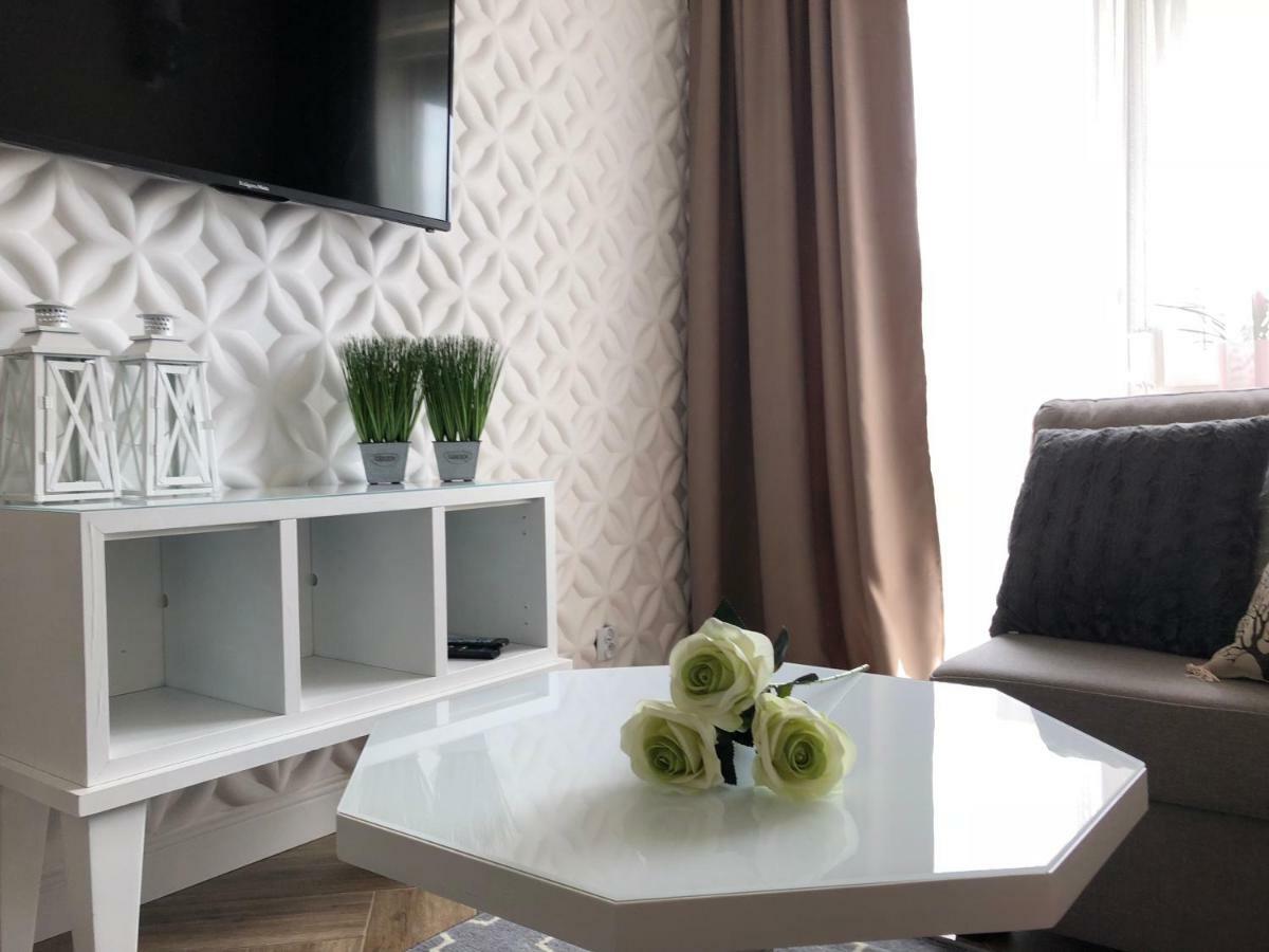 Family & Business Elegant Apartments Ul Warszawska - 2 Bedroom, Balcony, Parking Kielce Exterior foto